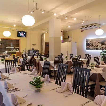 Otel Roy 4*