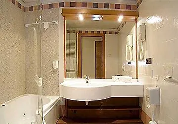 Roy Otel Silea